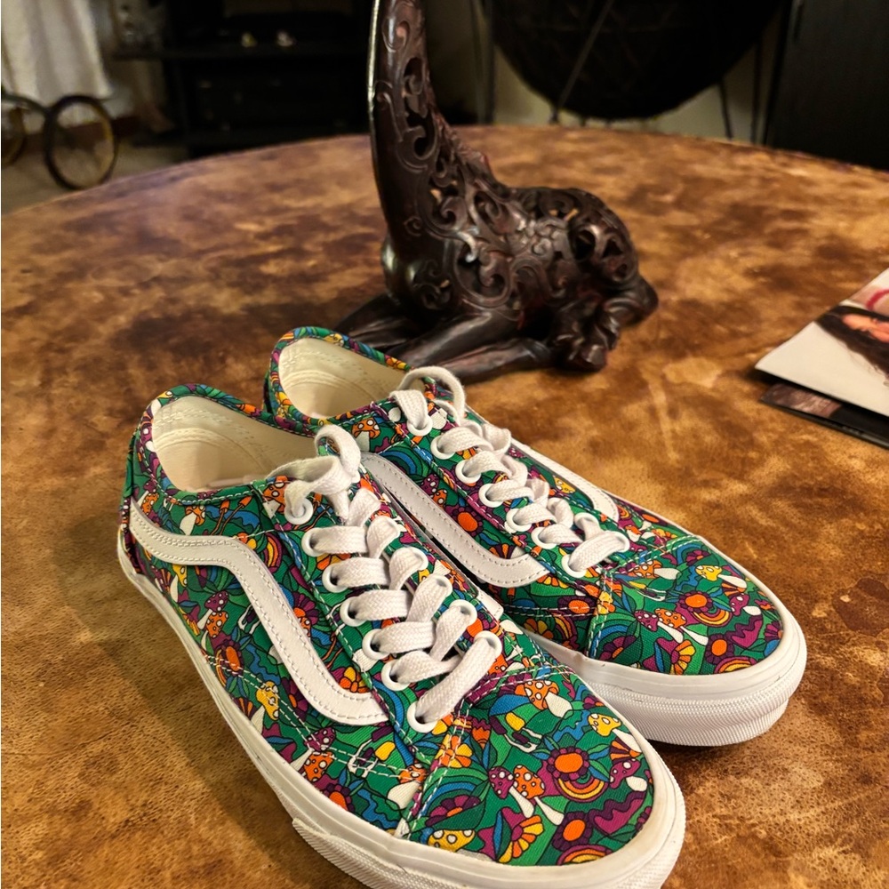 Vans - Picture 5 of 7